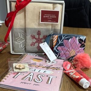 Vera Bradley Birchwood Chalet Guest Towels Set - Red and Gray